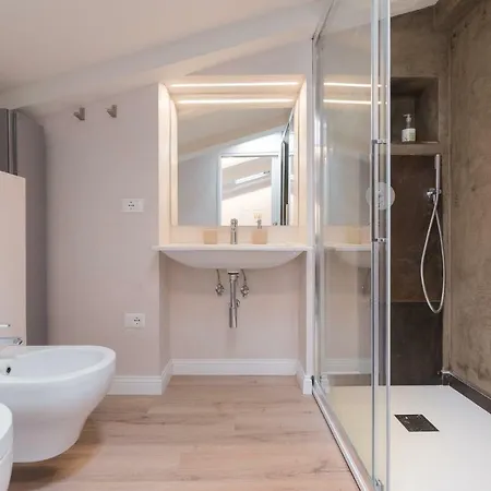Luxury In Center Apartment