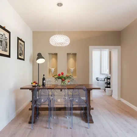 Luxury In Center Apartment